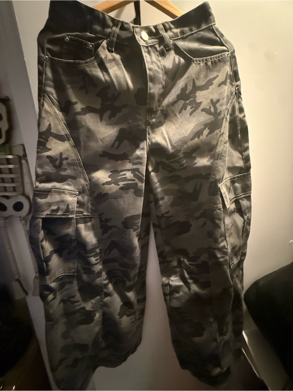 Men's Wide-Leg Gray/Olive Camo Cargo Pants